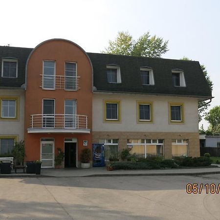 Hotel Ned Hockey Nymburk Dış mekan fotoğraf
