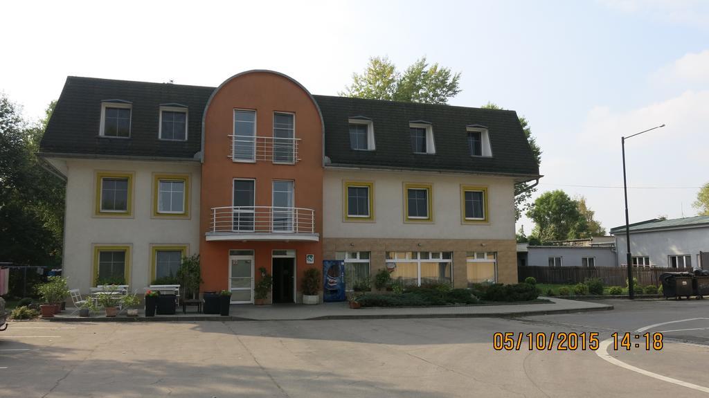 Hotel Ned Hockey Nymburk Dış mekan fotoğraf