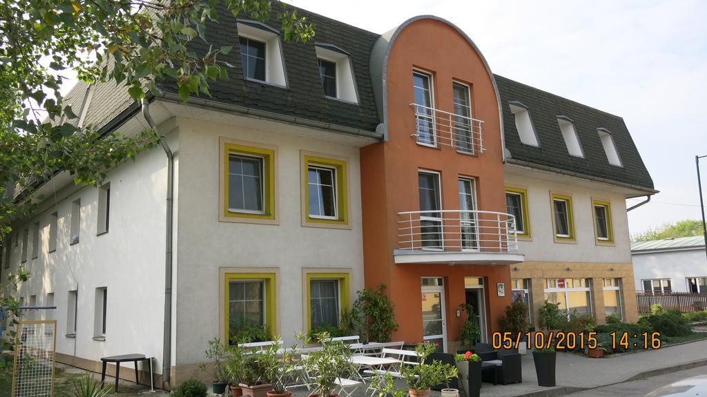 Hotel Ned Hockey Nymburk Dış mekan fotoğraf