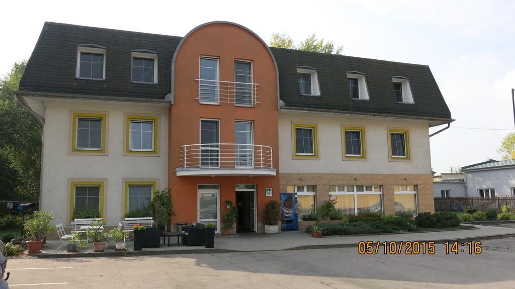 Hotel Ned Hockey Nymburk Dış mekan fotoğraf